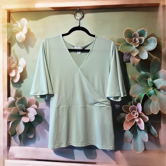 NWOT Liz Claiborne Light Pastel Green Crossover Front Top - Picture 4 of 12